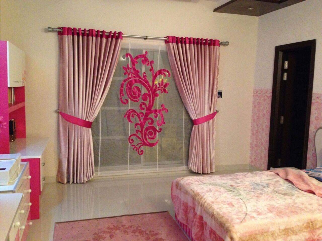 Curtain 84