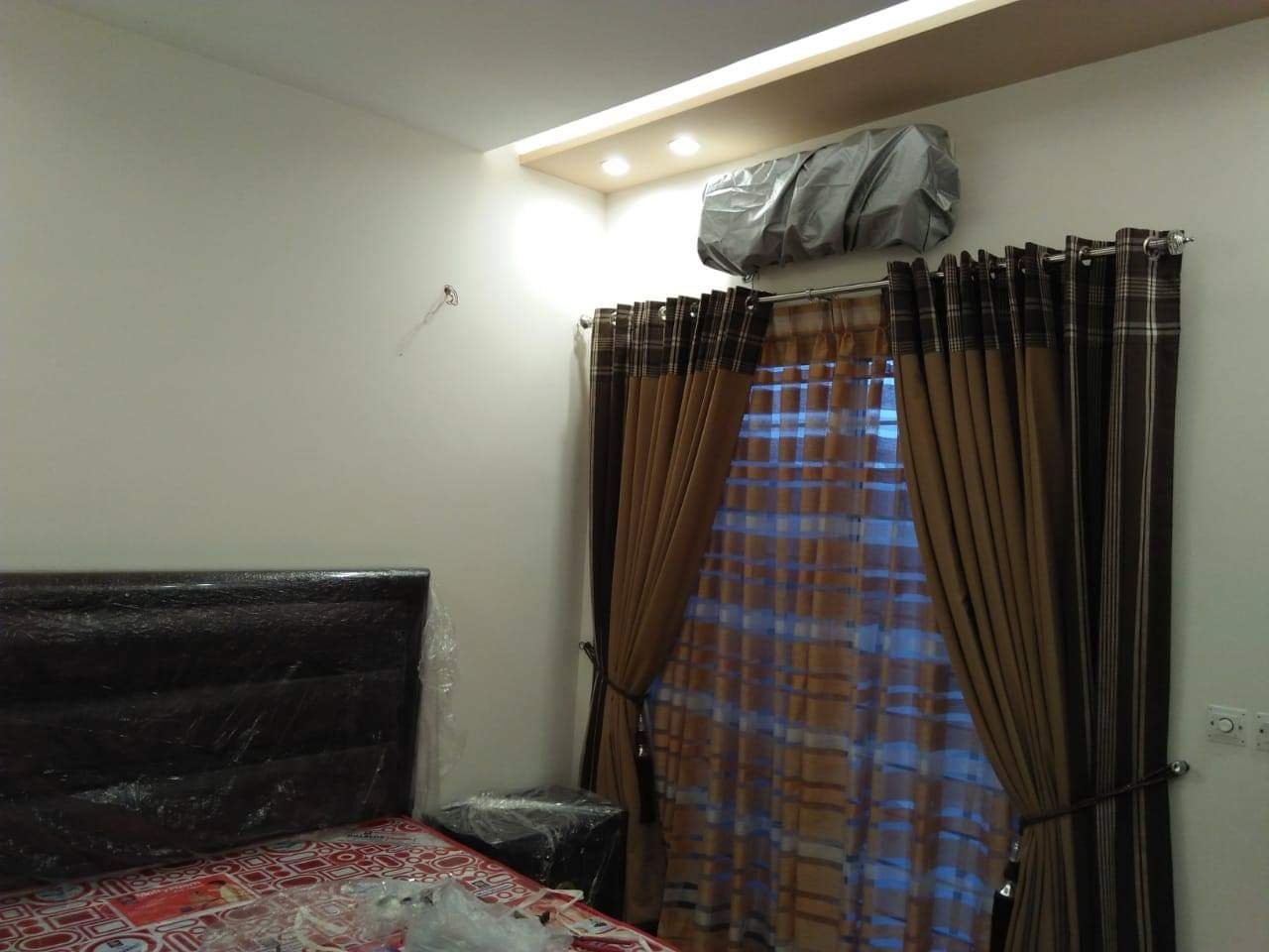Curtain 77